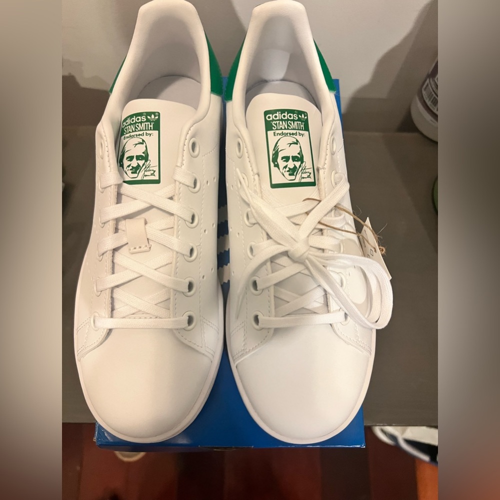 New With Box Adidas Stan Smith Youth Size 5